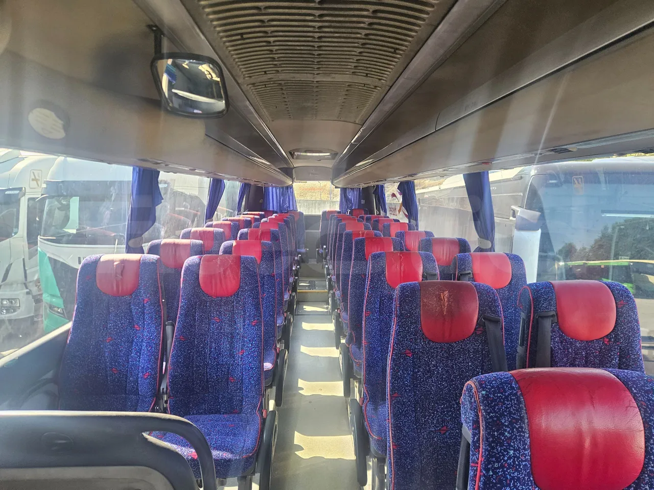 Volvo B12B 6X2 - EUR4 - 338kW -14.995m - reverse view middle aisle