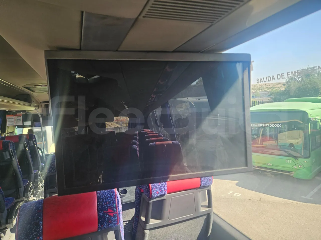 Volvo B12B 6X2 - EUR4 - 338kW -14.995m - monitor detail photo