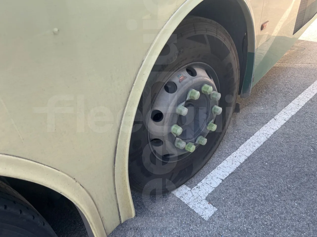 Volvo B12B 6X2 - EUR4 - 338kW -14.995m - tread condition second axle tires left