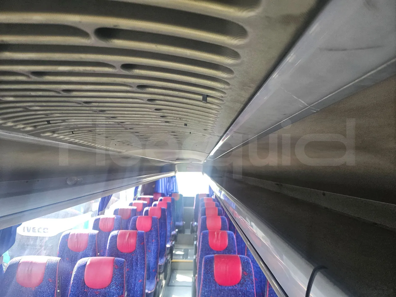 Volvo B12B 6X2 - EUR4 - 338kW -14.995m - overhead compartments photo