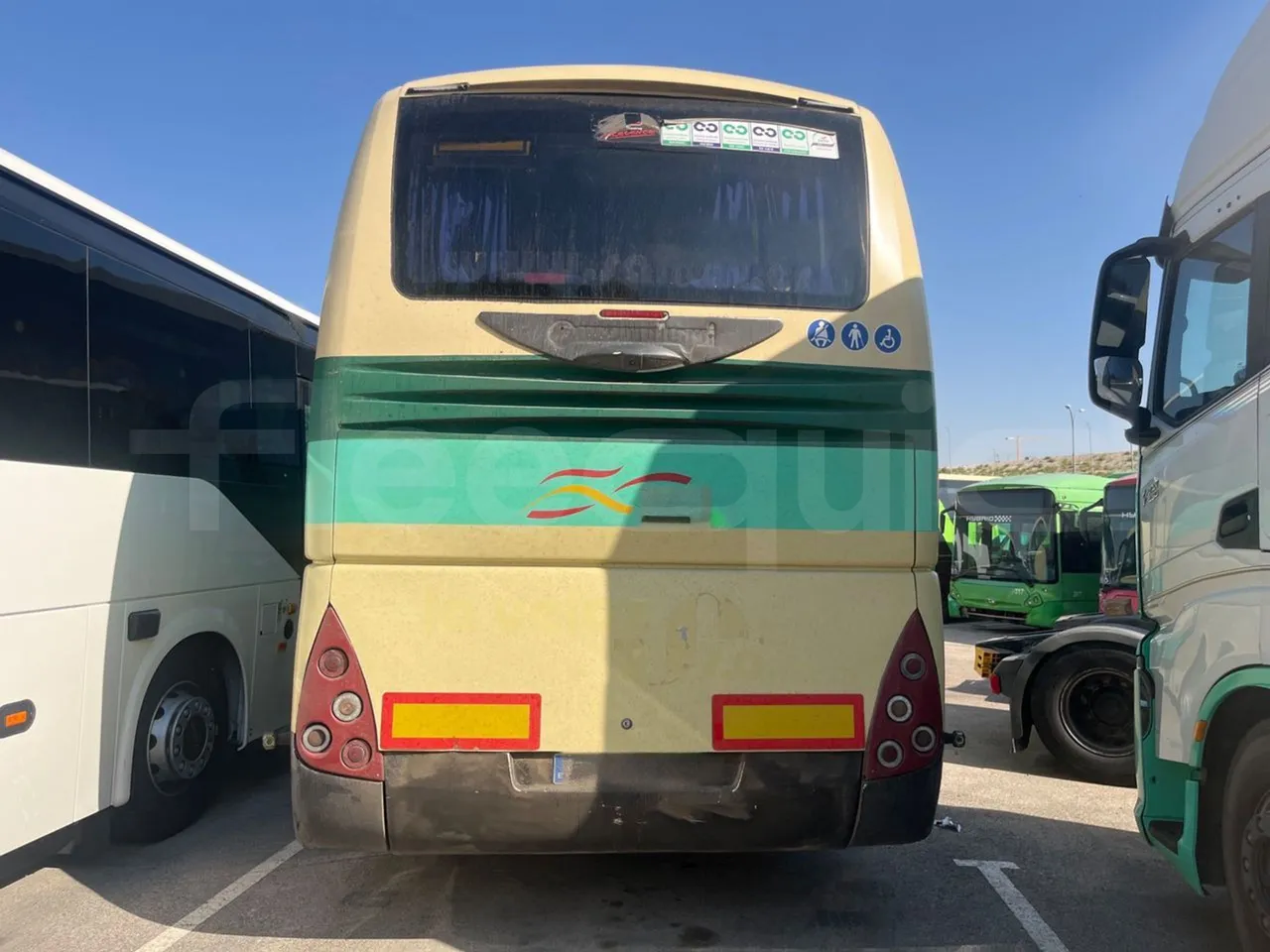 Volvo B12B 6X2 - EUR4 - 338kW -14.995m - rear hatch closed