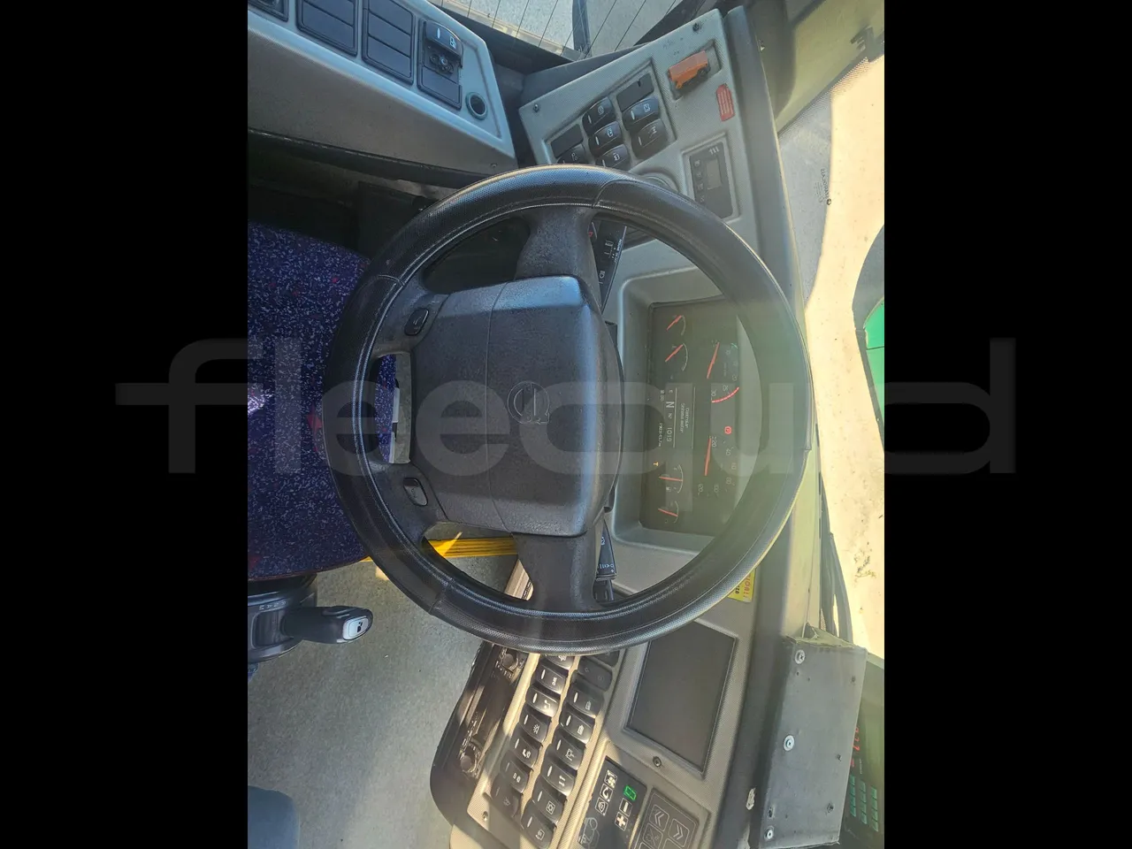 Volvo B12B 6X2 - EUR4 - 338kW -14.995m - steering wheel photo