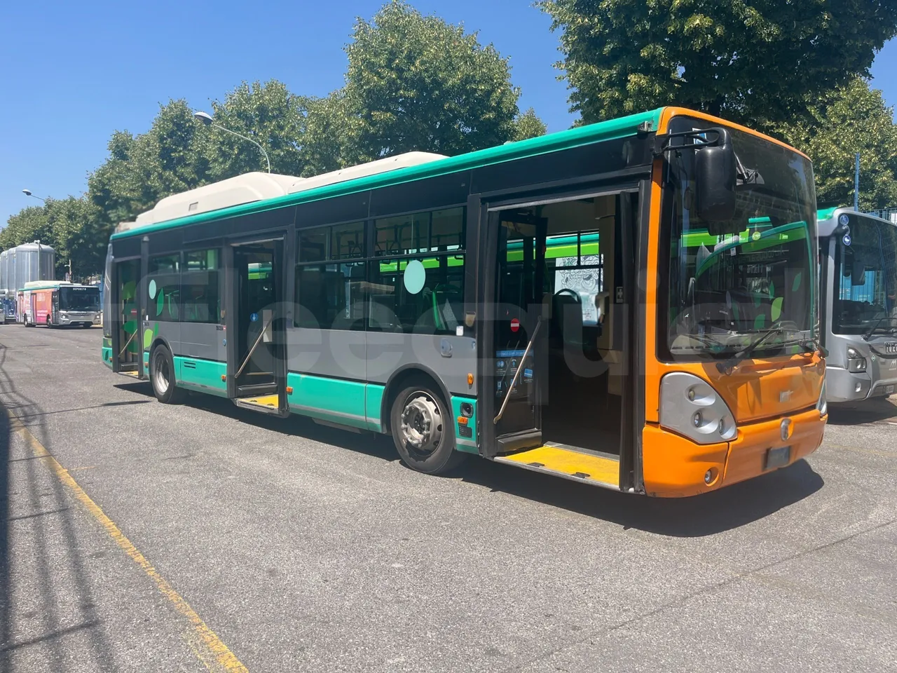 Iveco Citelis - 3/4 right front doors open