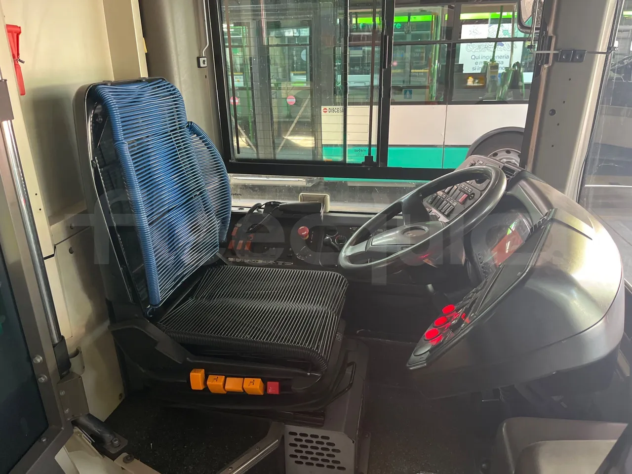 Iveco Citelis - driver's seat photo