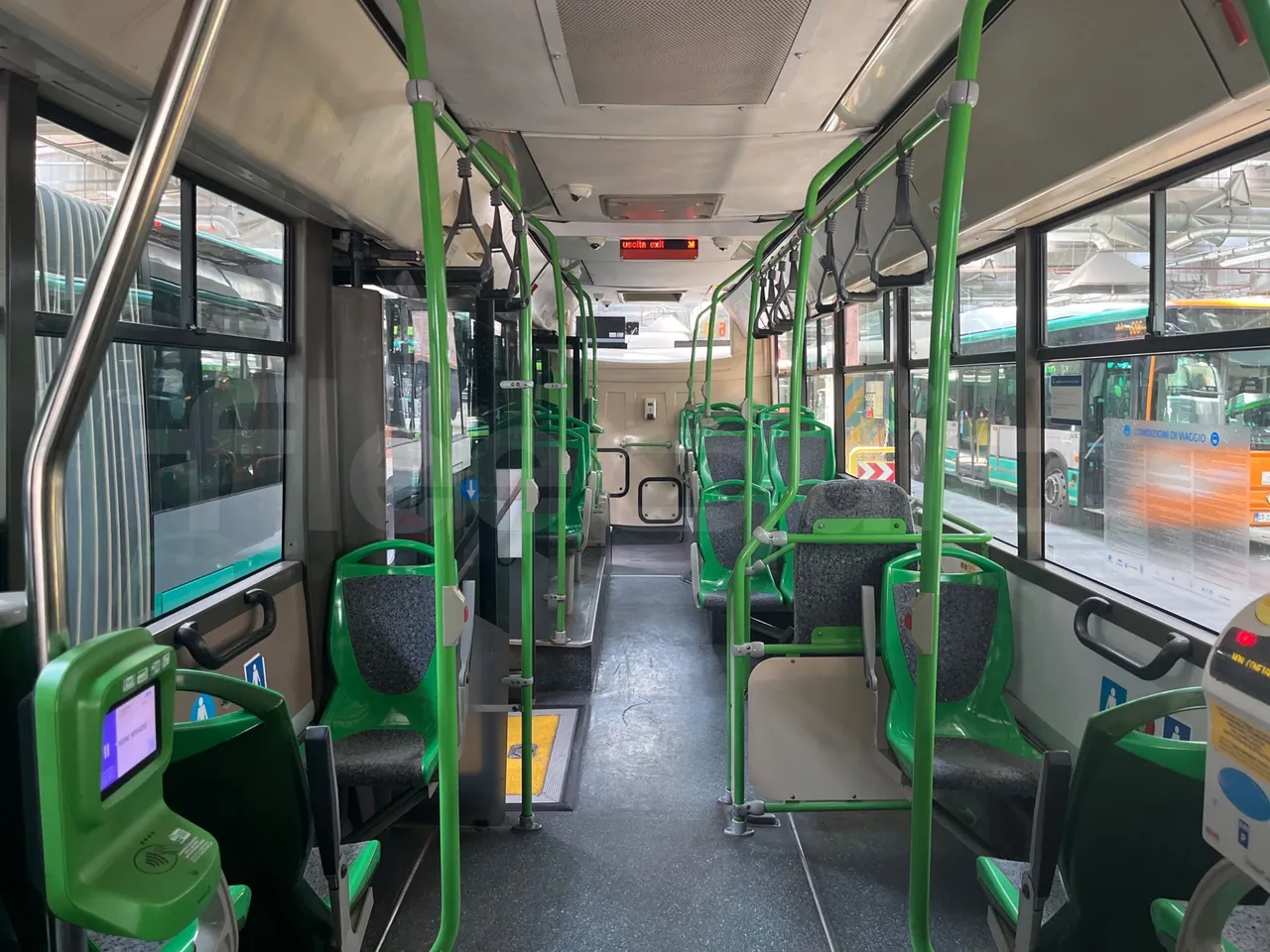 Iveco Citelis - handrails photo