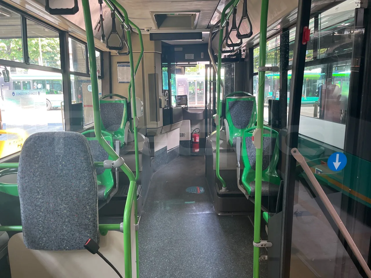 Iveco Citelis - forward view middle aisle