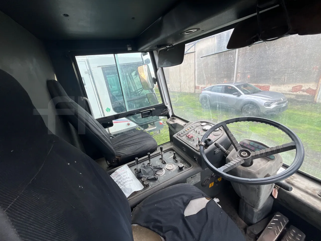 Dulevo 5011 107kW - 5.920mt - buttons panels on