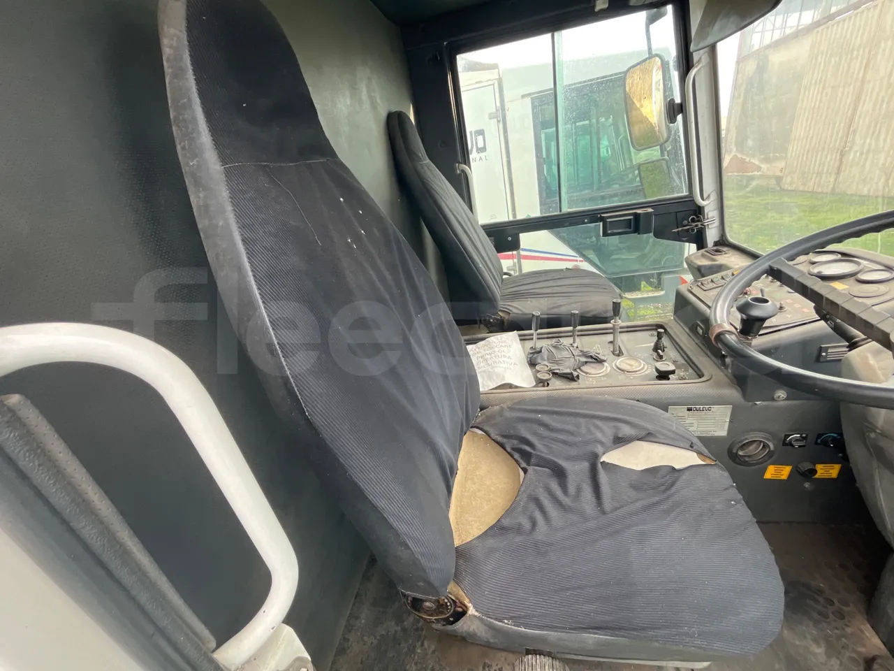 Dulevo 5011 107kW - 5.920mt - driver's seat photo