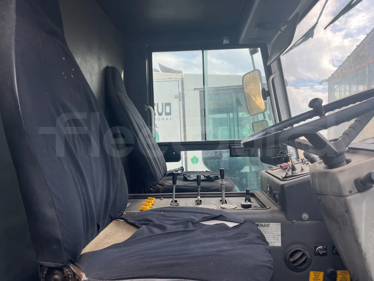 Dulevo 5011 107kW - 5.920mt - interior reverse seats driver height