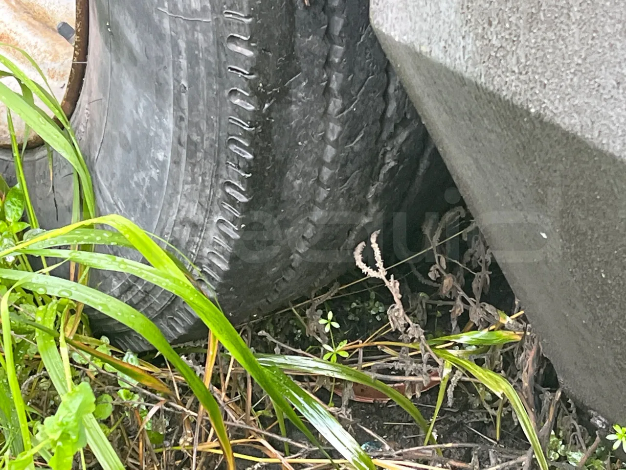 Dulevo 5011 107kW - 5.920mt - tread condition front tires left