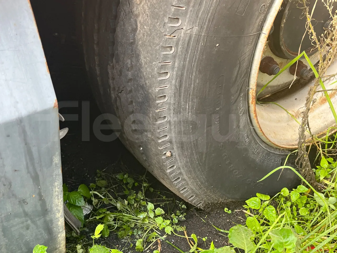 Dulevo 5011 107kW - 5.920mt - tread condition second axle tires left