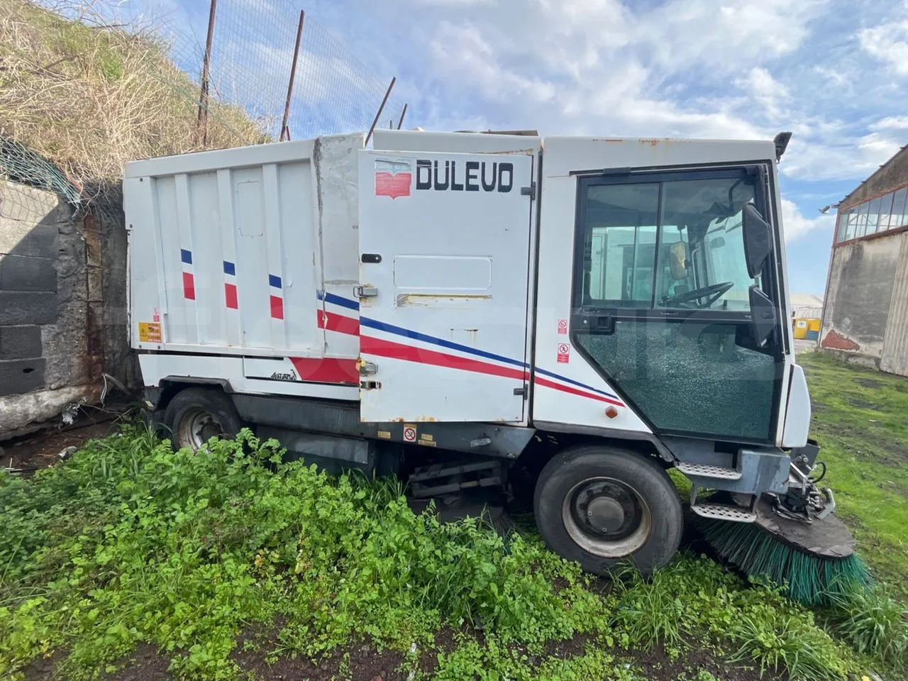 Dulevo 5011 107kW - 5.920mt - right side doors closed