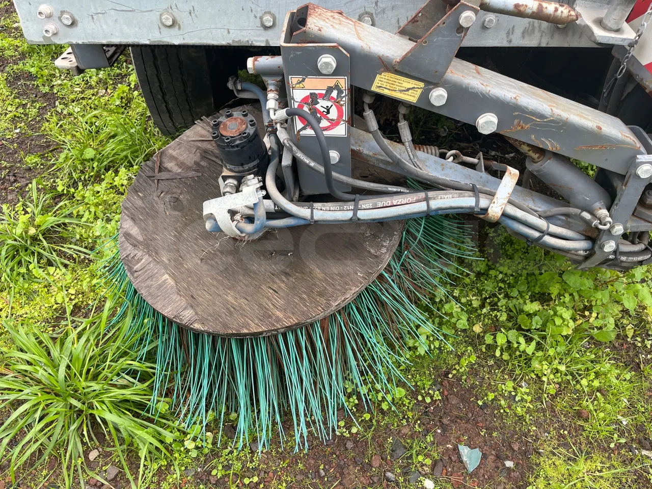 Dulevo 5011 107kW - 5.920mt - front undercarriage from front