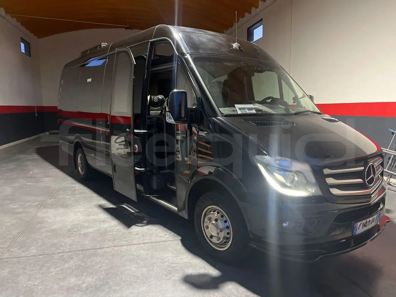 Mercedes-Benz Sprinter 906BB50  - Euro6 - 140kW - 7.360mt - 3/4 right front doors open