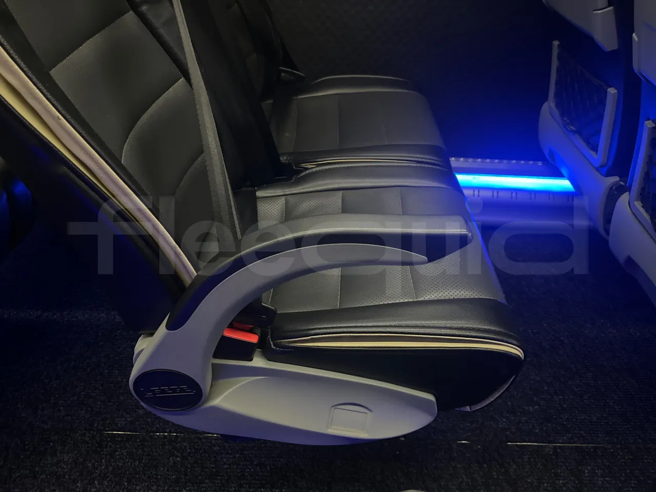 Mercedes-Benz Sprinter 906BB50  - Euro6 - 140kW - 7.360mt - armrest detail photo