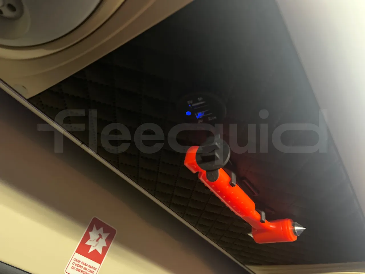 Mercedes-Benz Sprinter 906BB50  - Euro6 - 140kW - 7.360mt - usb charging detail