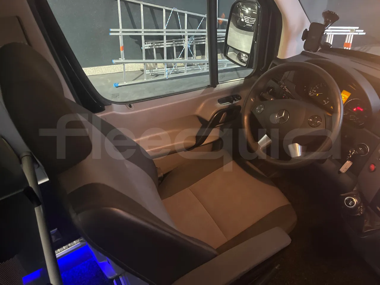 Mercedes-Benz Sprinter 906BB50  - Euro6 - 140kW - 7.360mt - driver's seat photo