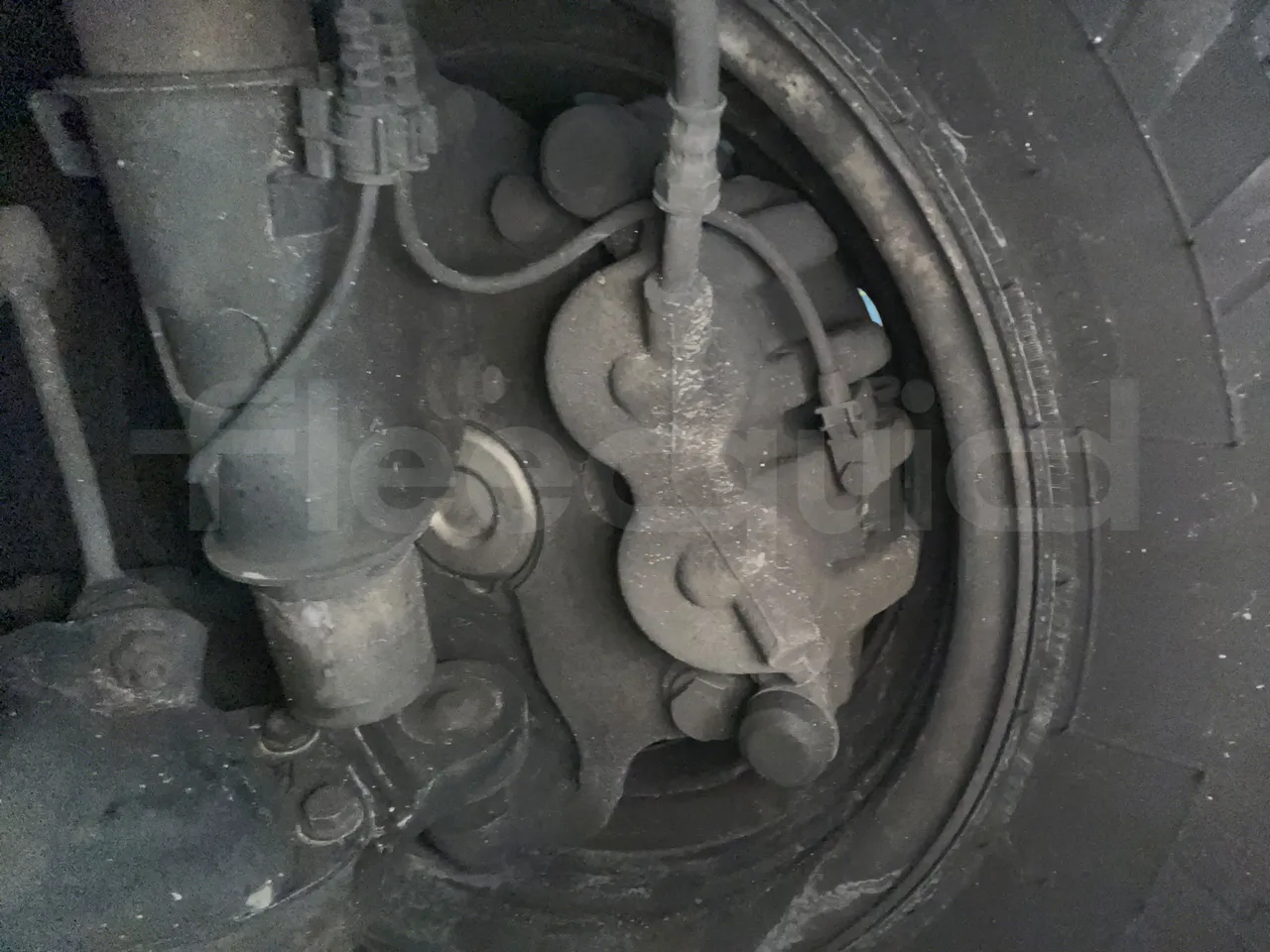 Mercedes-Benz Sprinter 906BB50  - Euro6 - 140kW - 7.360mt - front brake calipers left