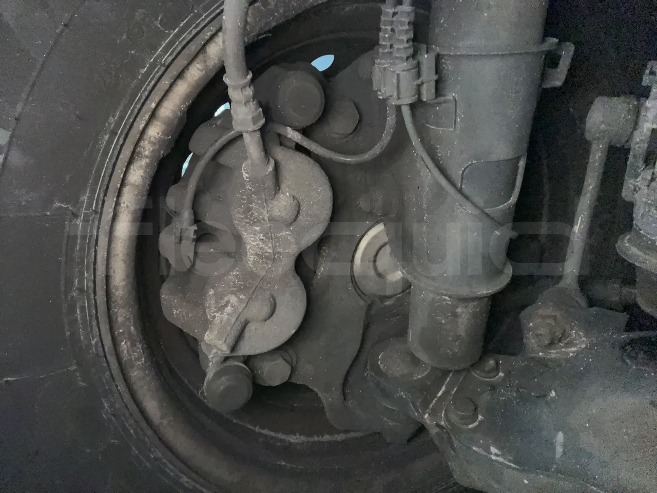 Mercedes-Benz Sprinter 906BB50  - Euro6 - 140kW - 7.360mt - front brake calipers right