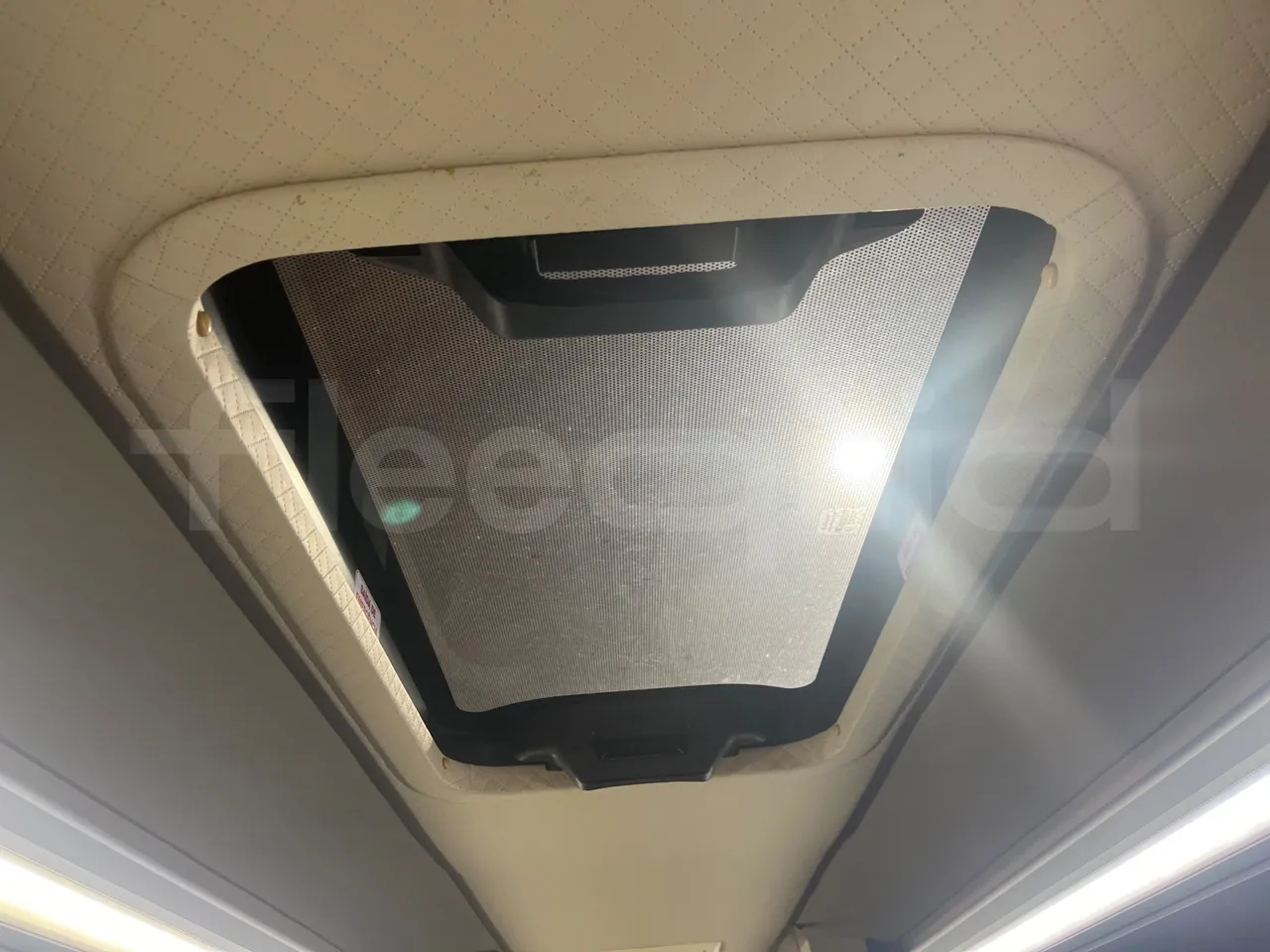 Mercedes-Benz Sprinter 906BB50  - Euro6 - 140kW - 7.360mt - roof hatch 1