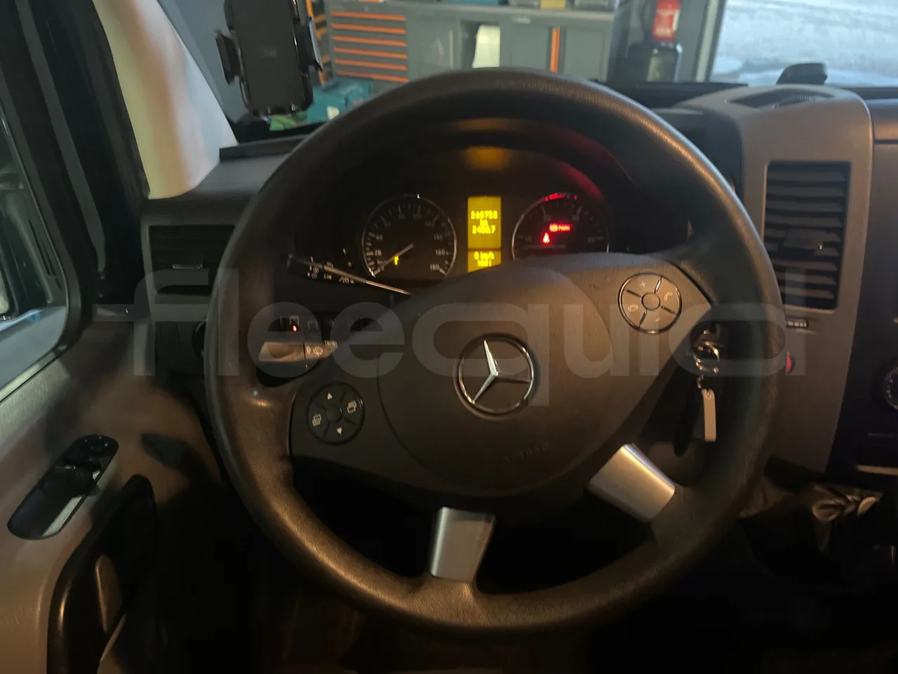 Mercedes-Benz Sprinter 906BB50  - Euro6 - 140kW - 7.360mt - steering wheel photo