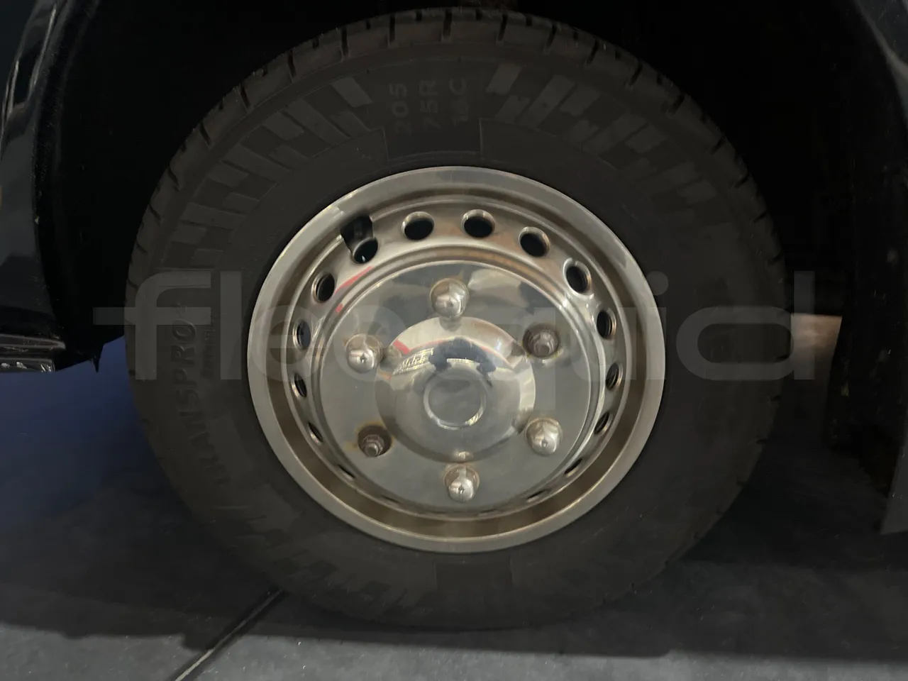 Mercedes-Benz Sprinter 906BB50  - Euro6 - 140kW - 7.360mt - front left tire measurements