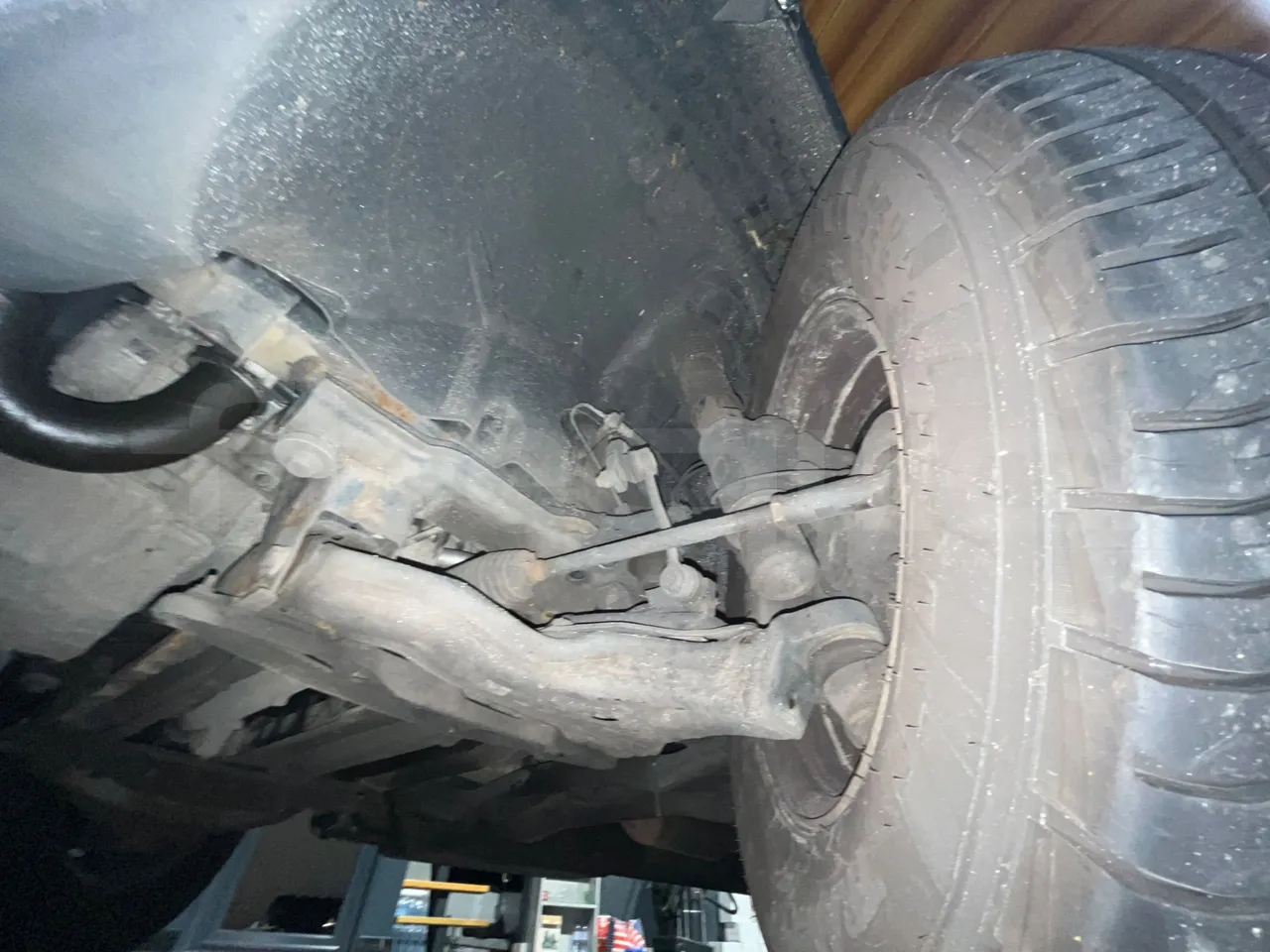 Mercedes-Benz Sprinter 906BB50  - Euro6 - 140kW - 7.360mt - front axle right side