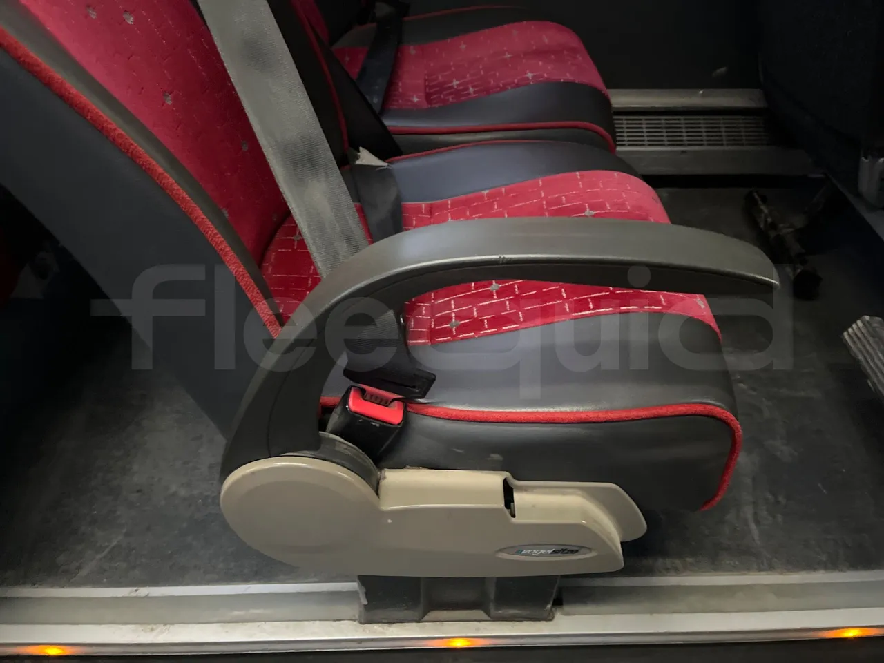 Man 18.410 HOCL 18.410 HOCL/R - Euro 4 - 301 kW - 12.9mt - armrest detail photo