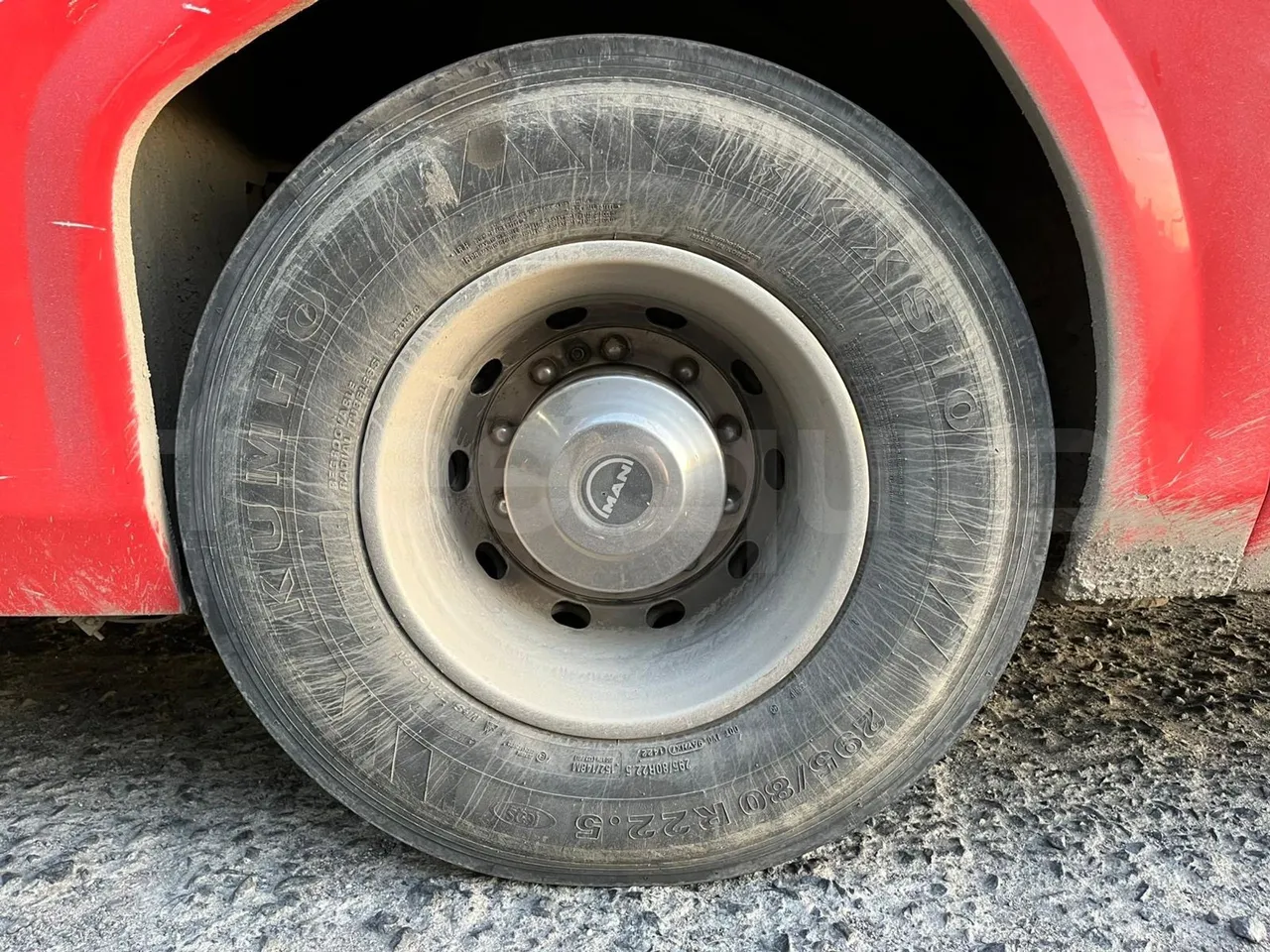 Man 18.410 HOCL 18.410 HOCL/R - Euro 4 - 301 kW - 12.9mt - tread condition front tires left