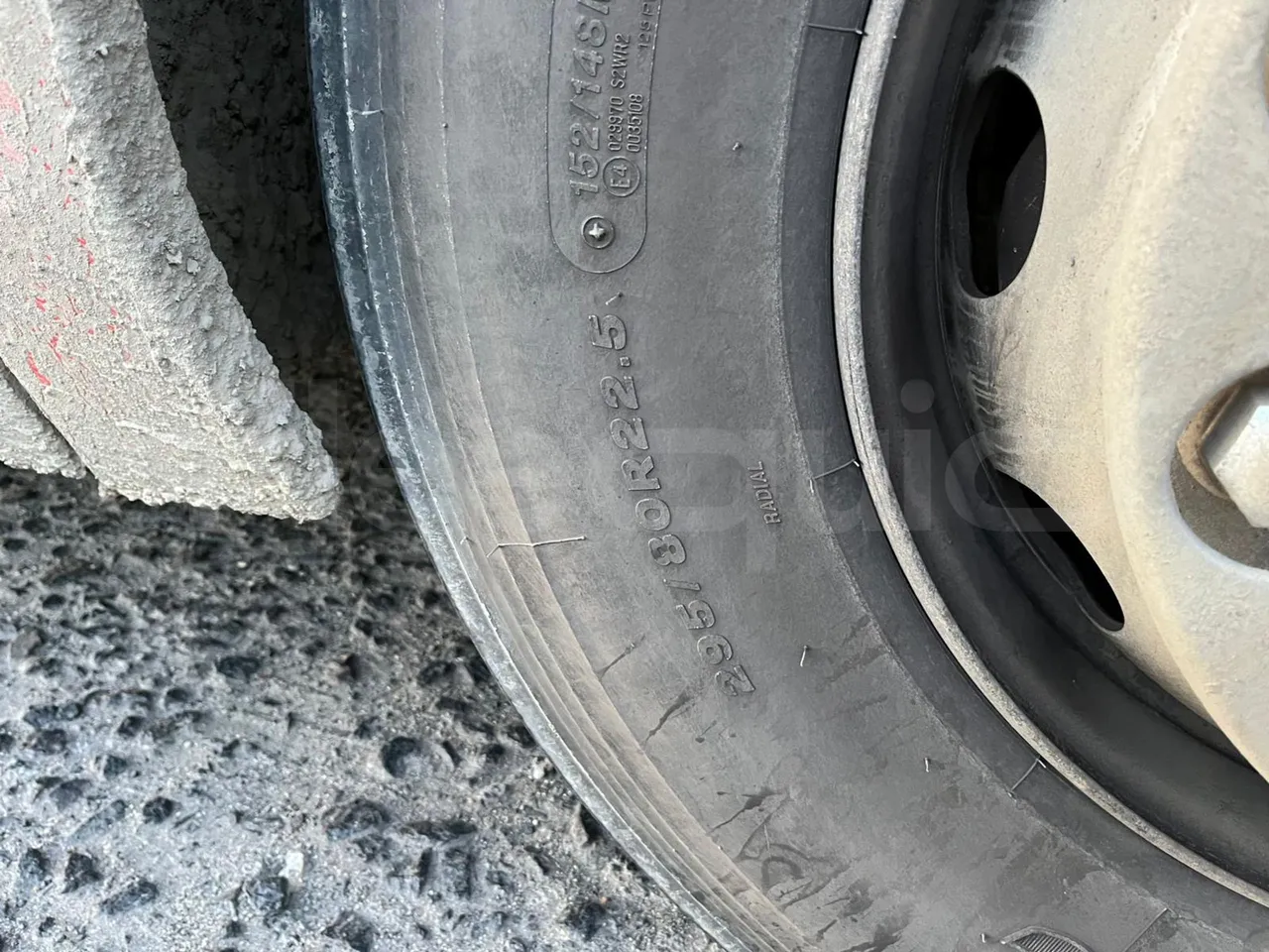 Man 18.410 HOCL 18.410 HOCL/R - Euro 4 - 301 kW - 12.9mt - tread condition front tires right