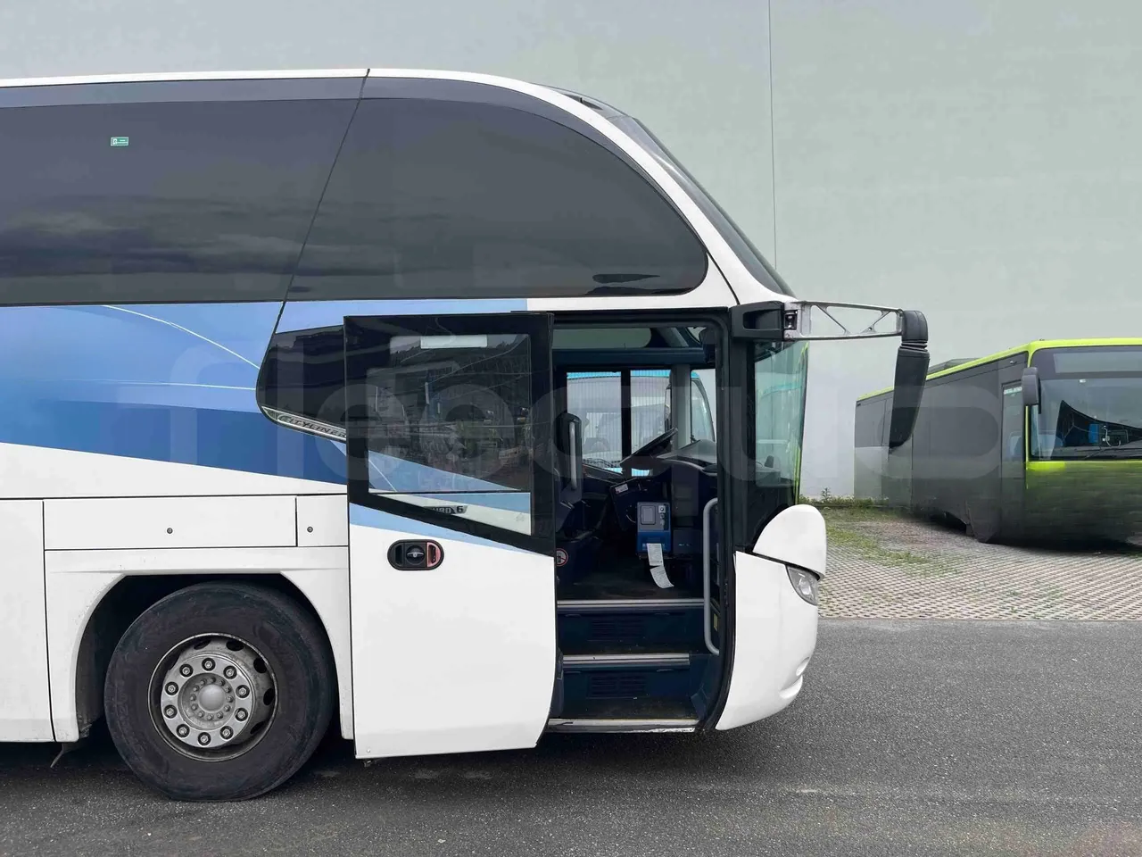 Neoplan Cityliner P14 - EUR6 - 294kW - 12.240m - front door 1 open