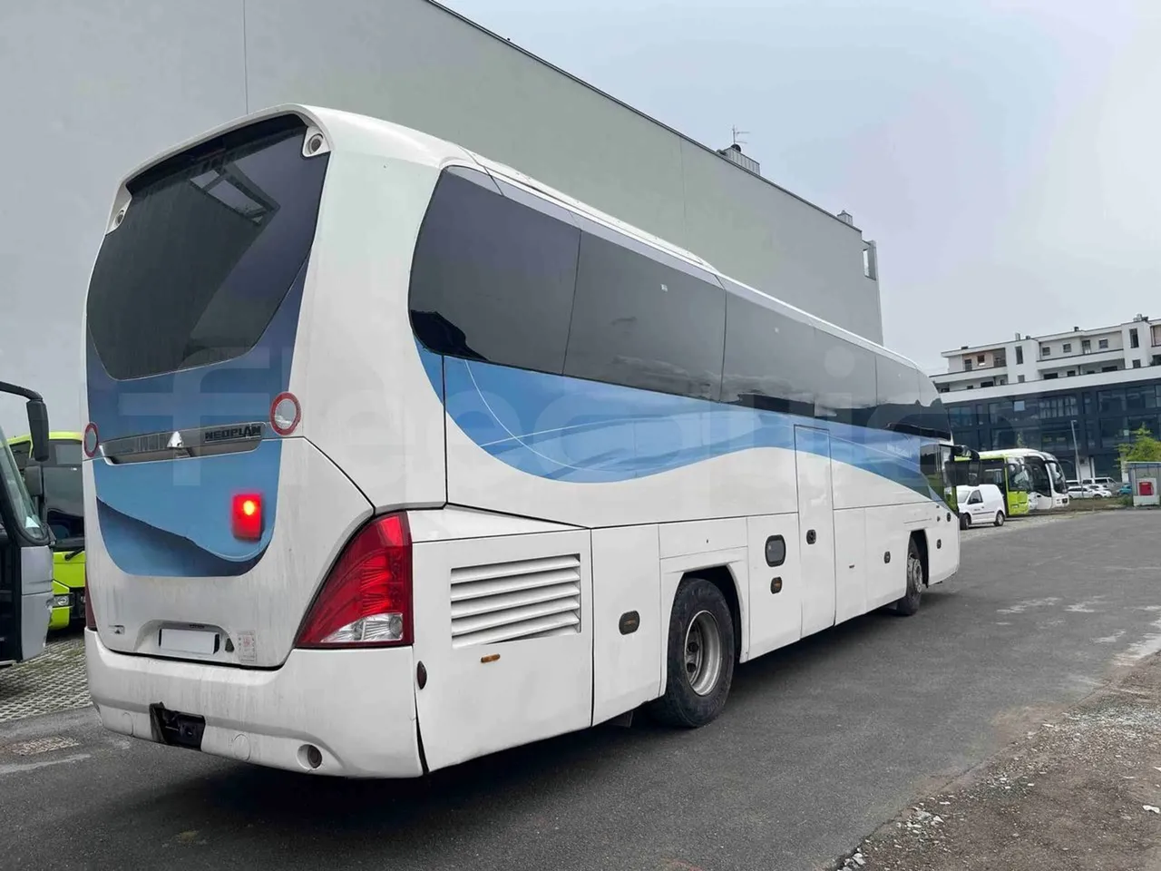 Neoplan Cityliner P14 - EUR6 - 294kW - 12.240m - 3/4 right rear doors closed