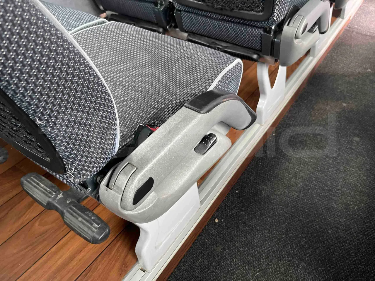 Neoplan Cityliner P14 - EUR6 - 294kW - 12.240m - armrest detail photo