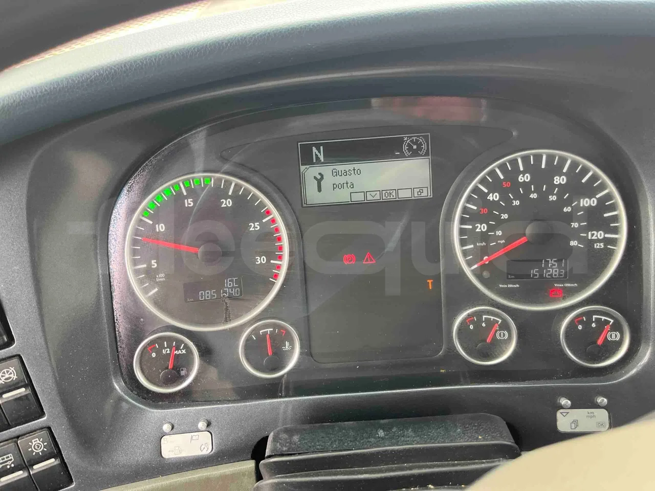 Neoplan Cityliner P14 - EUR6 - 294kW - 12.240m - dashboard lights on