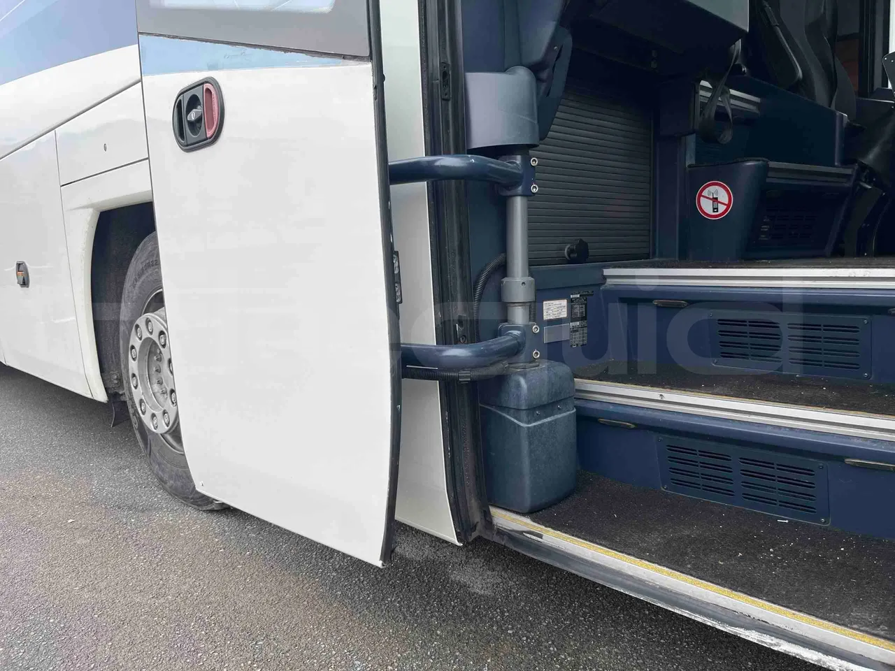 Neoplan Cityliner P14 - EUR6 - 294kW - 12.240m - door mechanism photo