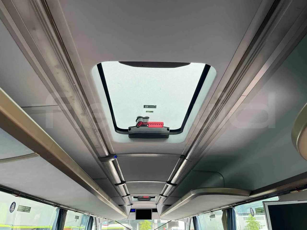 Neoplan Cityliner P14 - EUR6 - 294kW - 12.240m - roof hatch 1