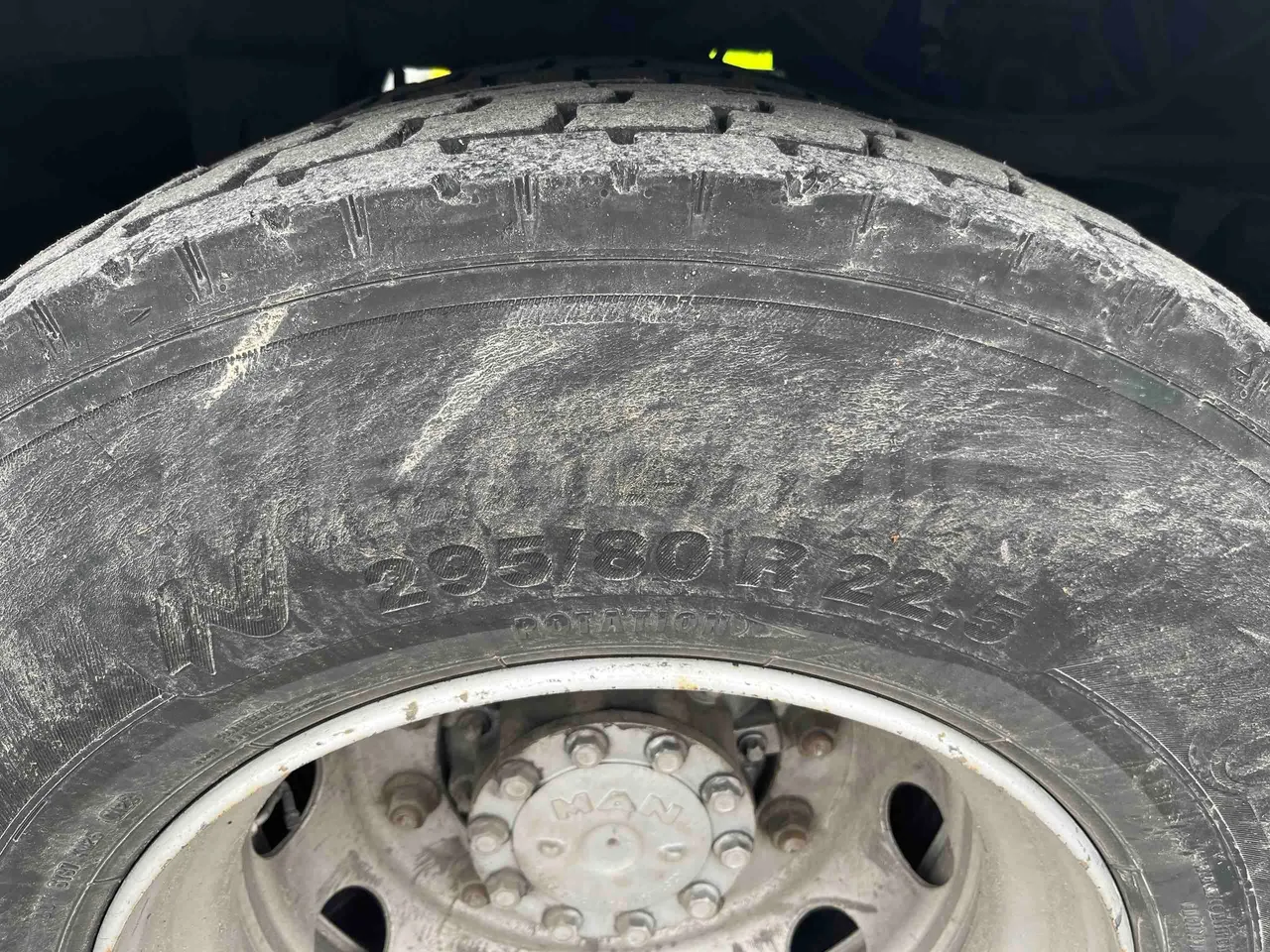 Neoplan Cityliner P14 - EUR6 - 294kW - 12.240m - tread condition front tires right