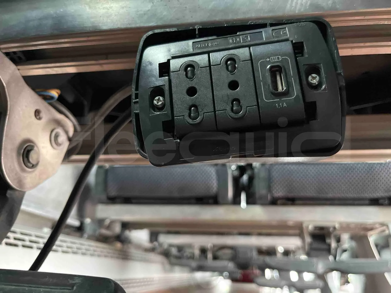 Neoplan Cityliner P14 - EUR6 - 294kW - 12.240m - power outlets detail