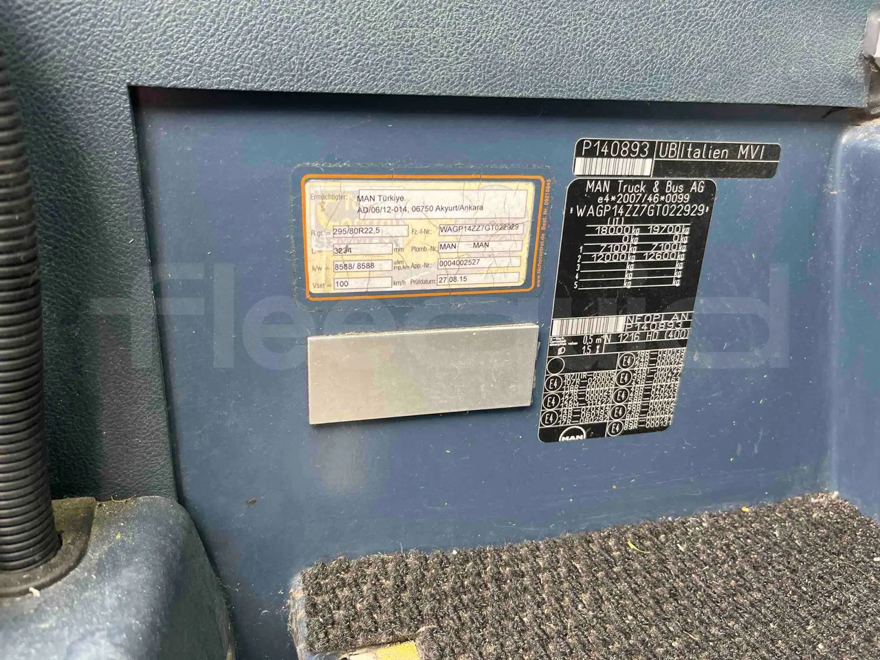 Neoplan Cityliner P14 - EUR6 - 294kW - 12.240m - vehicle plate photo