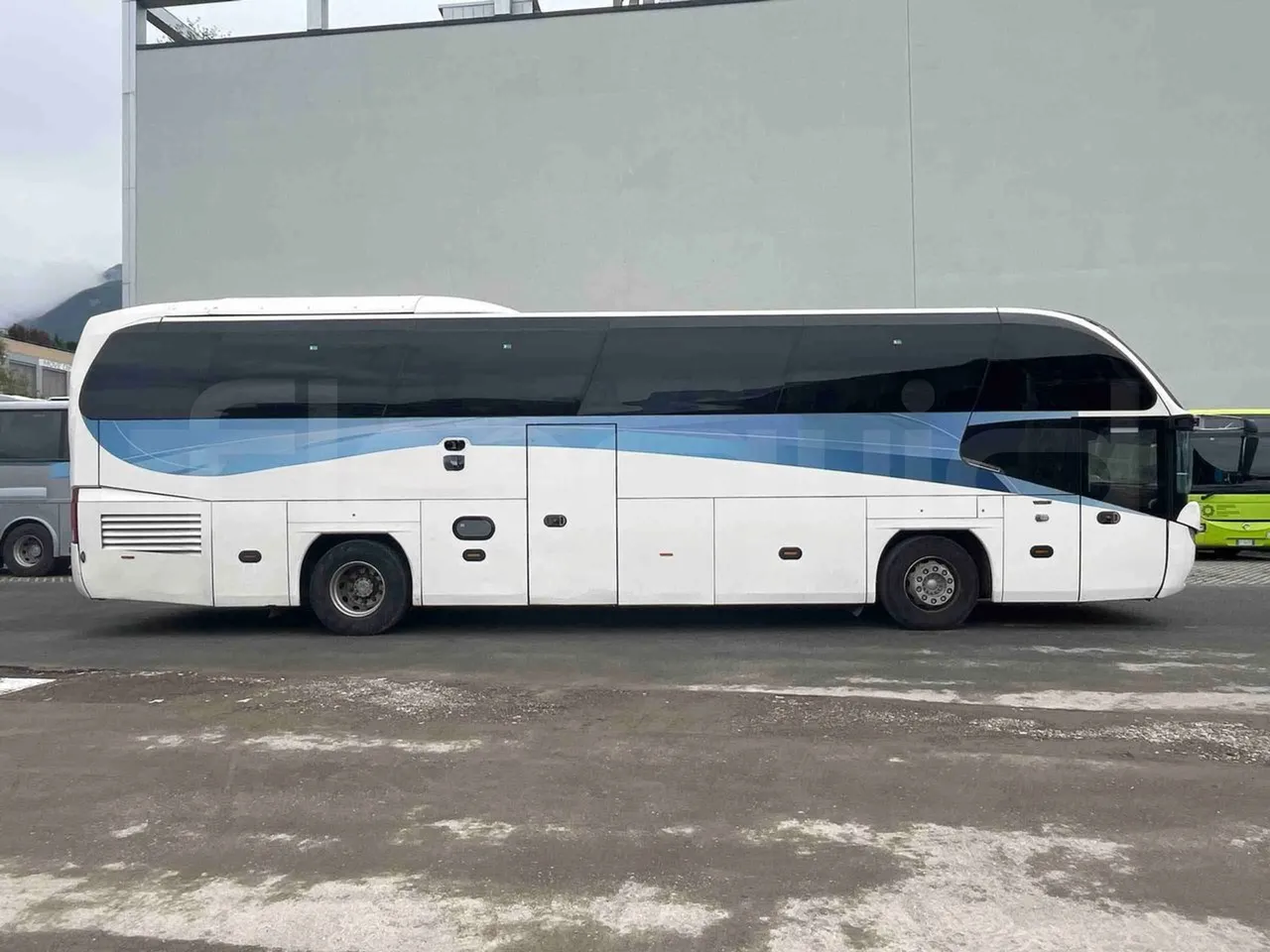 Neoplan Cityliner P14 - EUR6 - 294kW - 12.240m - right side doors closed