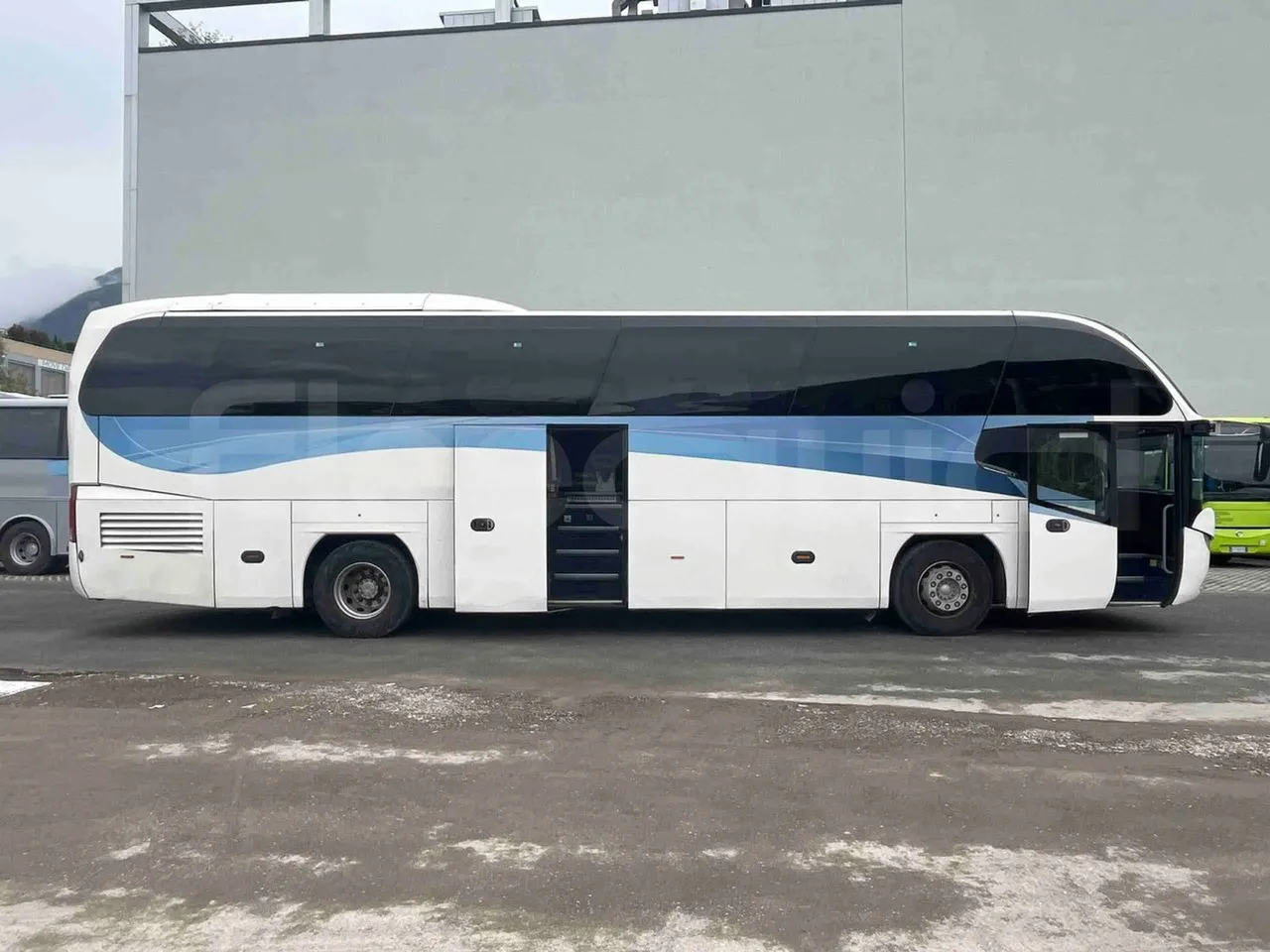 Neoplan Cityliner P14 - EUR6 - 294kW - 12.240m - right side doors open