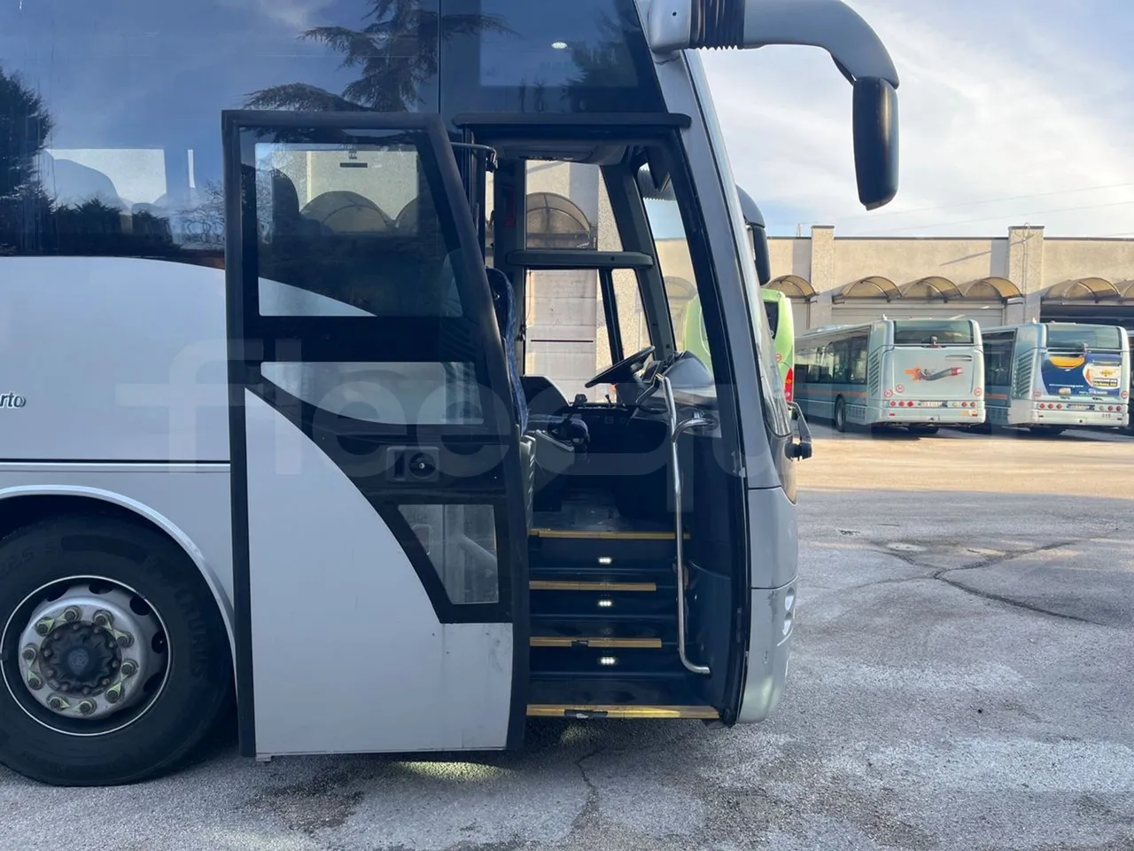 Temsa Safari RD R A T-I53 - Euro 5 - 266 kw - 12.200 mt - front door 1 open