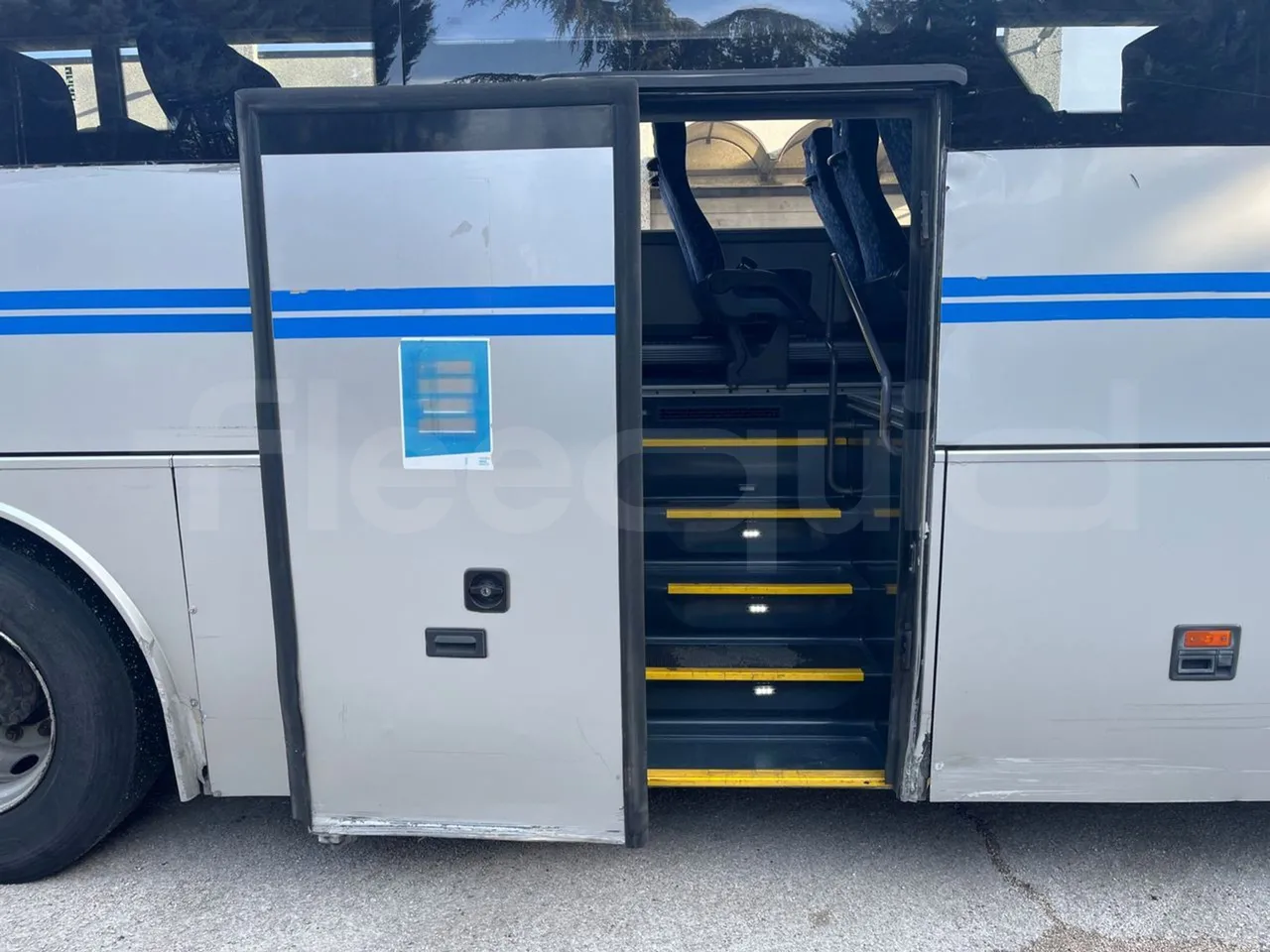 Temsa Safari RD R A T-I53 - Euro 5 - 266 kw - 12.200 mt - front door 2 open