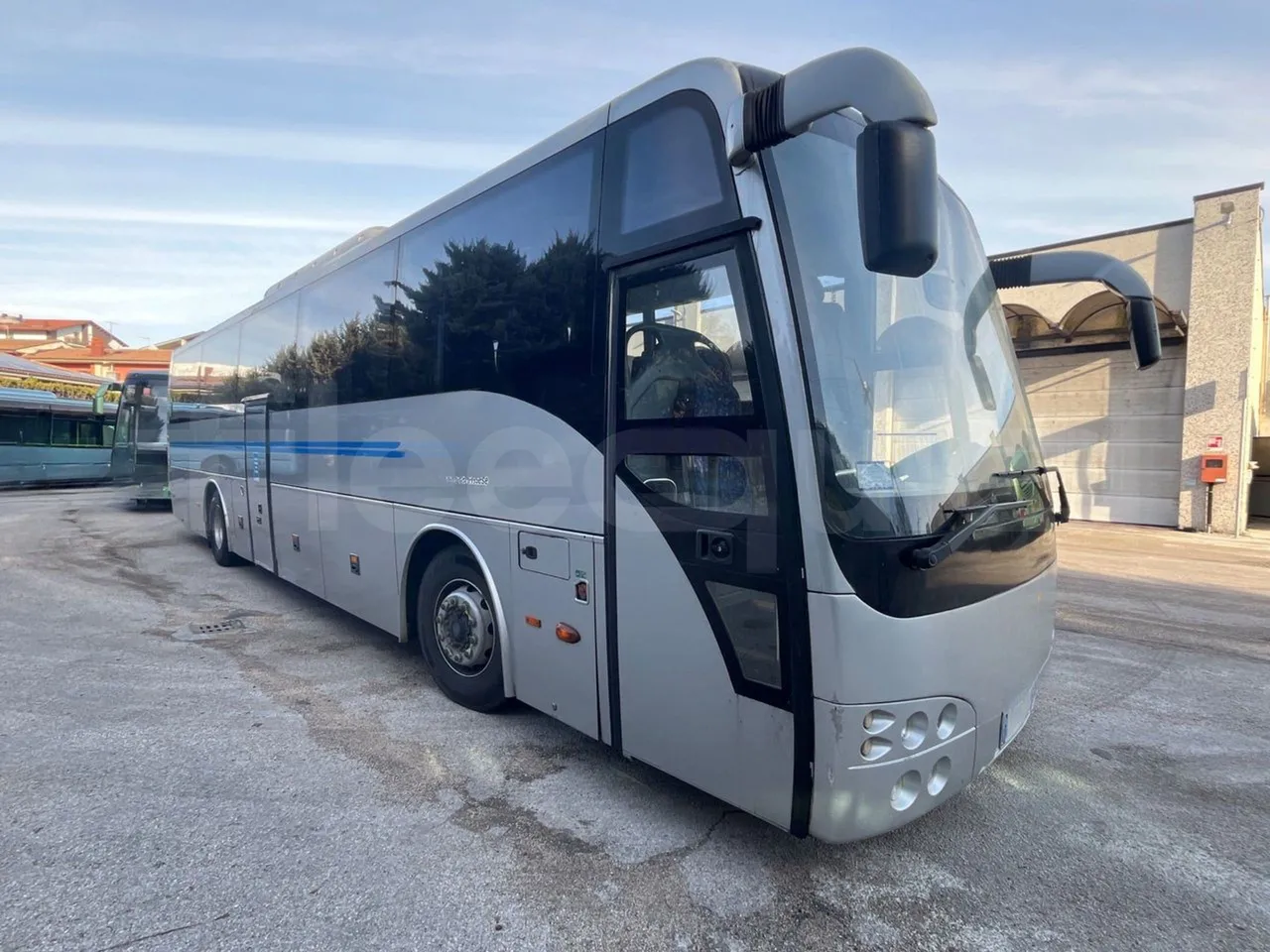 Temsa Safari RD R A T-I53 - Euro 5 - 266 kw - 12.200 mt - 3/4 front right doors