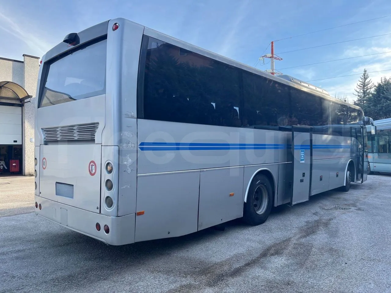 Temsa Safari RD R A T-I53 - Euro 5 - 266 kw - 12.200 mt - 3/4 right rear doors open