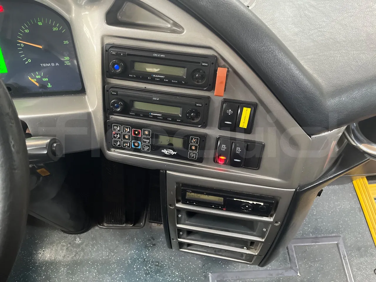 Temsa Safari RD R A T-I53 - Euro 5 - 266 kw - 12.200 mt - radio accessories photo