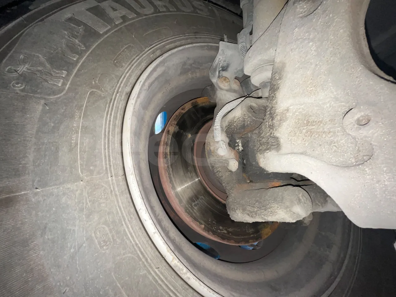 Temsa Safari RD R A T-I53 - Euro 5 - 266 kw - 12.200 mt - front discs left