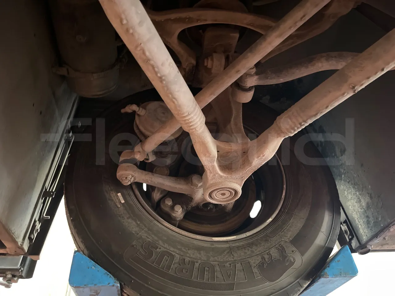 Temsa Safari RD R A T-I53 - Euro 5 - 266 kw - 12.200 mt - front discs right