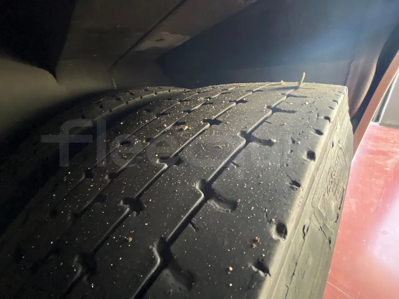 Temsa Safari RD R A T-I53 - Euro 5 - 266 kw - 12.200 mt - tread condition front tires right