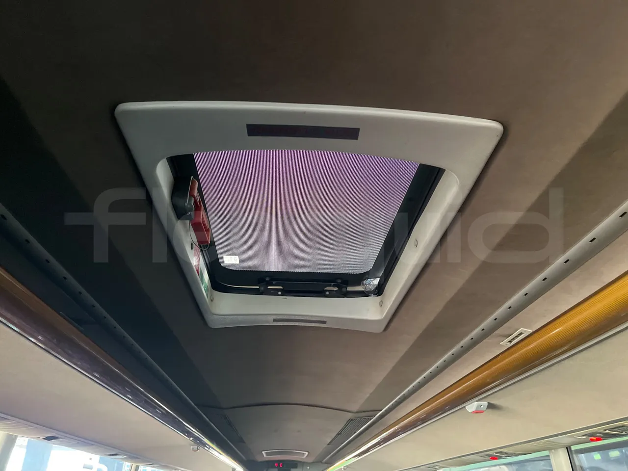 Temsa Safari RD R A T-I53 - Euro 5 - 266 kw - 12.200 mt - power outlets detail